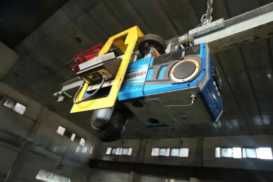 2020年,建新煤化在主斜井皮带投入使用了首套智能巡检机器人.JPG 图片