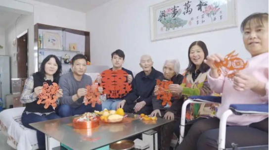 2021年11月28日,熊树民家庭荣登全国“最美家庭”榜单.jpg 图片